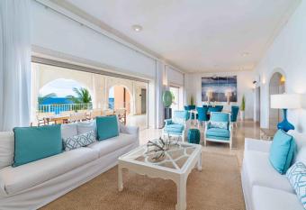 Beautiful 5 BR Deluxe Penthouse with Breathtaking Ocean Views has Balcony rooms