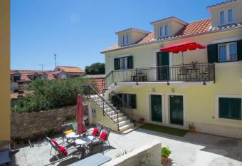 Central Old Town Rooms has Balcony rooms