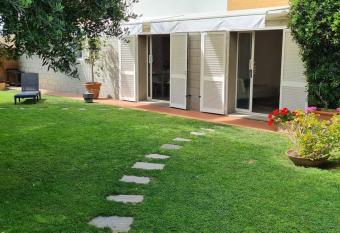 In giardino da Tommaso allows 18 year olds to book a room