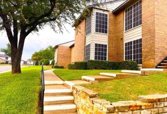 2 Bedrooms - 1Bath, North Richland Hills-TH has Balcony rooms