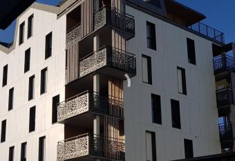 O Sables allows 18 year olds to book a room