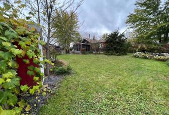 Country Cottage has Balcony rooms