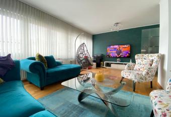 Maison Benjamin has Balcony rooms