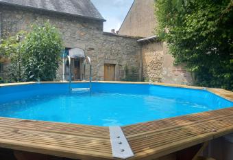 G  te Aigurande, 4 pi  ces, 8 personnes - FR-1-591-538 has Balcony rooms