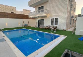 villa star has rooms with a private hot tub