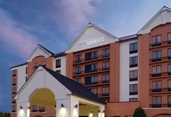 Game Room by a Pool has Balcony rooms