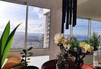 Bel appart T2 vue mer magique de jour et de nuit! has Balcony rooms