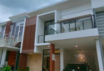 Lapila - Villa Syariah Batu has Balcony rooms