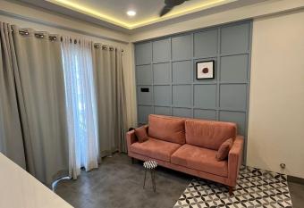 CHIC STUDIO has Balcony rooms