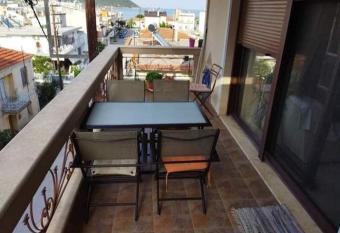 ANNASHOUSE allows 18 year olds to book a room