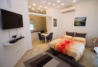 Studio Apartment Mango allows 18 year olds to book a room