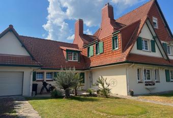 STUDIO Villa vacances allows 18 year olds to book a room