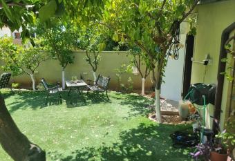 B&B Amit 18 minutes from the airport -                              18                              has Balcony rooms