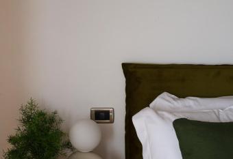 Borgo le Balze has rooms with a private hot tub