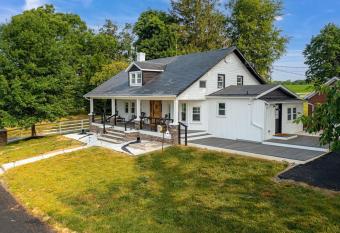 Welcome to our delightful Secret Hills Farm with 60 acres of farmland has Balcony rooms