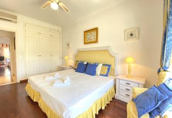 Vilamoura Central 6 With Pool by Homing allows 18 year olds to book a room