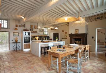 La Maison Rimbert has Balcony rooms