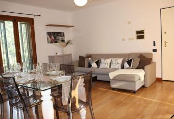 Appartement Dans un Terrain de Golf, 5 min de la mer en Voiture, Parking Gratuit has Balcony rooms