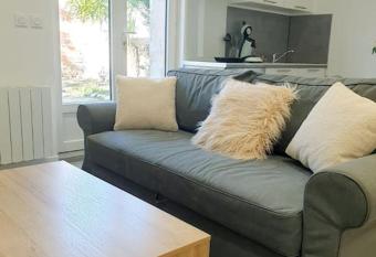 Le Cottage has Balcony rooms