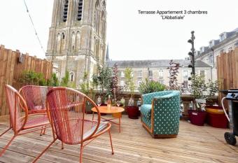 C  ur de Vend  me has Balcony rooms