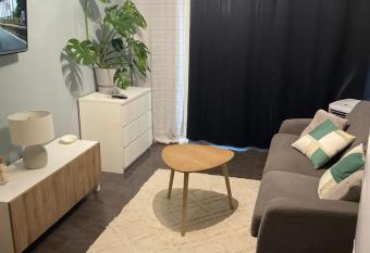 Superbe studio avec parking a 10mn des plages avec Clim has Balcony rooms