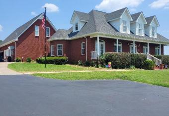 Frog Hollow Estates has Balcony rooms