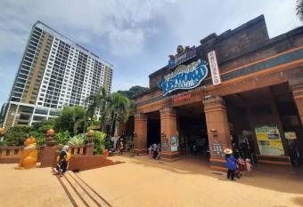 Hotspring 2 Room 1512 Suite @ Sunway Onsen with Theme Park View 4 pax has Balcony rooms