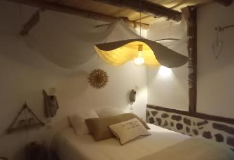 21lemonde has Balcony rooms