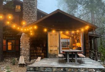 The Owl Pine Carriage House: in town, nature, creek has Balcony rooms