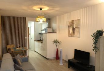 Joli studio proche de la nature allows 18 year olds to book a room