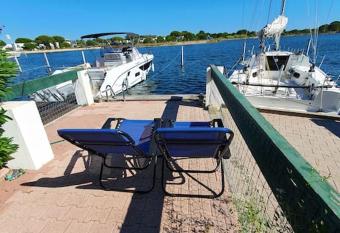 Marina La Plagette RDC P3 appontement XL parking allows 18 year olds to book a room