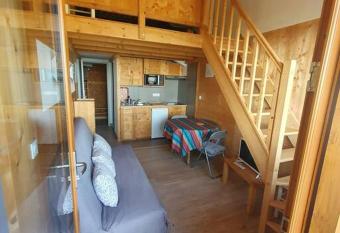 T1 bis . Expos   Sud, vue    180  .Tr  s calme. allows 18 year olds to book a room