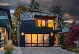 Ultra Luxury Malibu Of The North has Balcony rooms