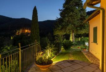 Villetta San Martino has Balcony rooms