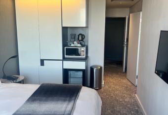 101 on Katherine 5 star hotel has rooms with a private hot tub