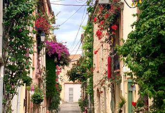 Maison Historique rue Vermeille Argeles sur mer has Balcony rooms