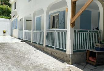 Bas de villa moderne has Balcony rooms