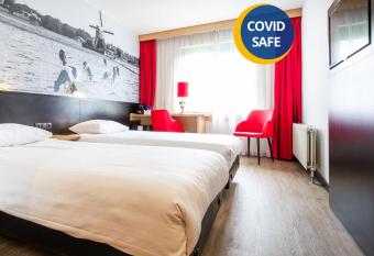 Bastion Hotel Leiden Oegstgeest allows 18 year olds to book a room