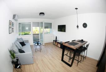 D&K Apartman has Balcony rooms