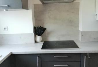 Appartement proche centre ville, parking gratuit has Balcony rooms