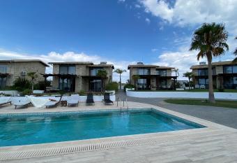 Sunshine Villa: Getaway in Kallithea has Balcony rooms