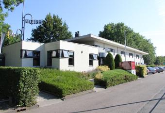 Bastion Hotel Leiden Voorschoten allows 18 year olds to book a room