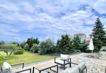 Villa Ammesis allows 18 year olds to book a room