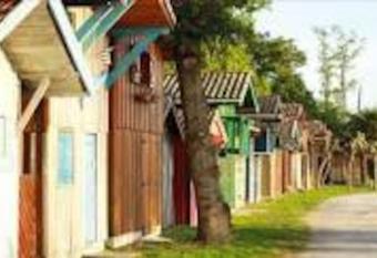 Suite T2 sur le jardin allows 18 year olds to book a room