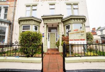 OYO The Douglas Hotel allows 18 year olds to book a room