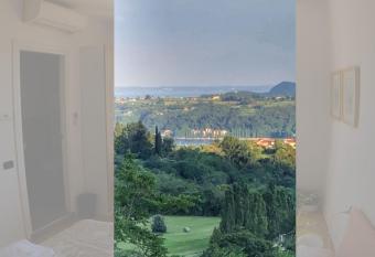 Casa Liano Lakeview Vista Lago Wi-Fi Immerso nel Verde has Balcony rooms