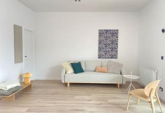 #2800ourhome 201 has Balcony rooms