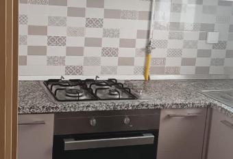 Les Muguets has rooms with a private hot tub