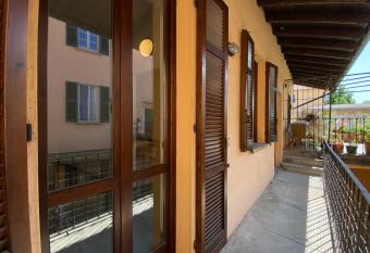 La corte di Palazzo Vedani allows 18 year olds to book a room