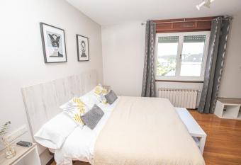 Pensi  n Lobre allows 18 year olds to book a room